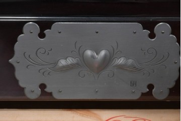 中古　美品　仙台民芸箪笥(仙台箪笥)　欅産業　木地呂塗り(漆塗り)の美しさが際立つキャビネット　定価約95万円相当　(R-085468)