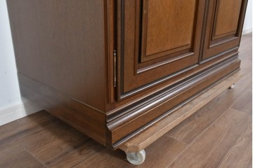 中古　美品　maruni(マルニ木工)　地中海ロイヤルシリーズ　飾棚80　ミラーバック×照明付きでコレクションを美しく魅せるキュリオケース　定価約55万円相当　(R-085469)