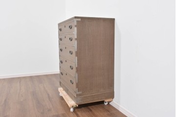 中古　美品　老舗　桐屋田中　上品な金具が空間を引き締める総桐箪笥　(R-085470)