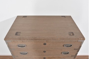 中古　美品　老舗　桐屋田中　上品な金具が空間を引き締める総桐箪笥　(R-085470)