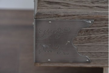 中古　美品　老舗　桐屋田中　上品な金具が空間を引き締める総桐箪笥　(R-085470)