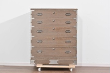 中古　美品　老舗　桐屋田中　上品な金具が空間を引き締める総桐箪笥　(R-085470)