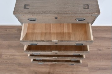 中古　美品　老舗　桐屋田中　上品な金具が空間を引き締める総桐箪笥　(R-085470)