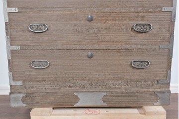 中古　美品　老舗　桐屋田中　上品な金具が空間を引き締める総桐箪笥　(R-085470)