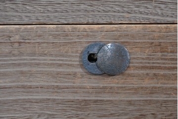 中古　美品　老舗　桐屋田中　上品な金具が空間を引き締める総桐箪笥　(R-085470)