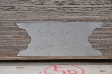 中古　美品　老舗　桐屋田中　上品な金具が空間を引き締める総桐箪笥　(R-085470)