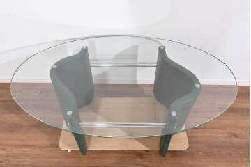 北欧ヴィンテージ　希少デザイン　本革製の脚がお洒落なオーバル型ガラストップのセンターテーブル　(R-085472)