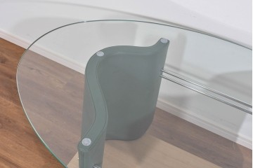 北欧ヴィンテージ　希少デザイン　本革製の脚がお洒落なオーバル型ガラストップのセンターテーブル　(R-085472)