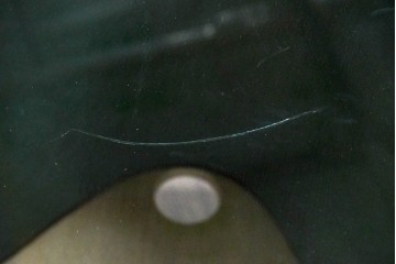 北欧ヴィンテージ　希少デザイン　本革製の脚がお洒落なオーバル型ガラストップのセンターテーブル　(R-085472)