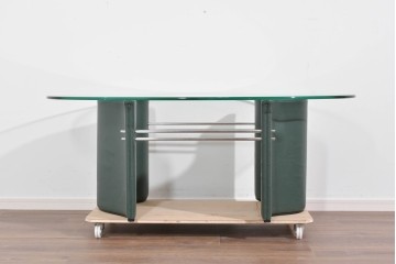 北欧ヴィンテージ　希少デザイン　本革製の脚がお洒落なオーバル型ガラストップのセンターテーブル　(R-085472)