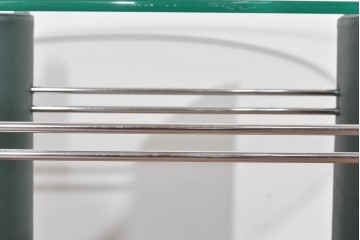 北欧ヴィンテージ　希少デザイン　本革製の脚がお洒落なオーバル型ガラストップのセンターテーブル　(R-085472)