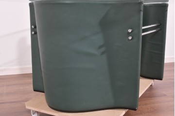 北欧ヴィンテージ　希少デザイン　本革製の脚がお洒落なオーバル型ガラストップのセンターテーブル　(R-085472)