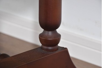 中古　maruni(マルニ木工)　KENT-COURT(ケントコート)　深い色合いとクラシカルな佇まいが美しいオーバル型センターテーブル　(R-085475)