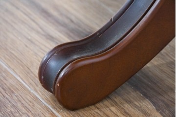 中古　maruni(マルニ木工)　KENT-COURT(ケントコート)　深い色合いとクラシカルな佇まいが美しいオーバル型センターテーブル　(R-085475)