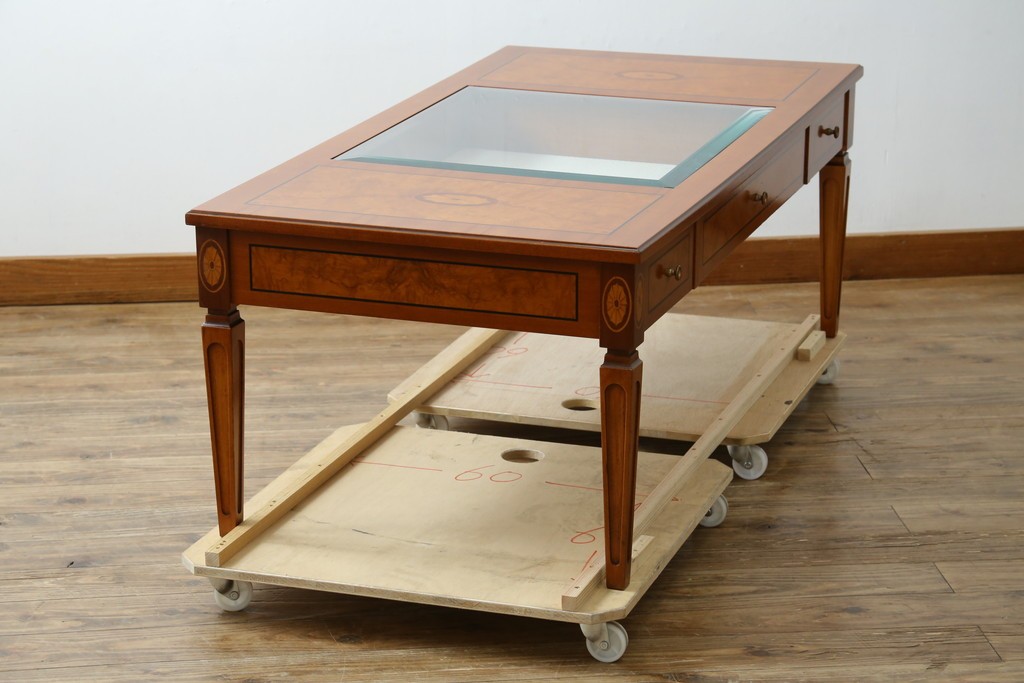 中古　イタリア製　引き出し式コレクションケース付きの象嵌入りローテーブル　(R-085476)