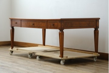 中古　イタリア製　引き出し式コレクションケース付きの象嵌入りローテーブル　(R-085476)