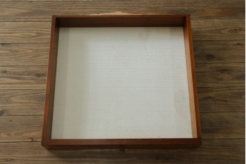 中古　イタリア製　引き出し式コレクションケース付きの象嵌入りローテーブル　(R-085476)