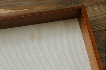 中古　イタリア製　引き出し式コレクションケース付きの象嵌入りローテーブル　(R-085476)