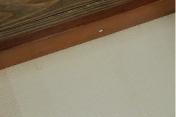 中古　イタリア製　引き出し式コレクションケース付きの象嵌入りローテーブル　(R-085476)