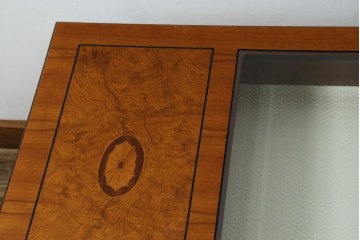 中古　イタリア製　引き出し式コレクションケース付きの象嵌入りローテーブル　(R-085476)