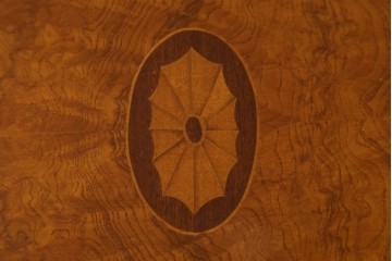 中古　イタリア製　引き出し式コレクションケース付きの象嵌入りローテーブル　(R-085476)