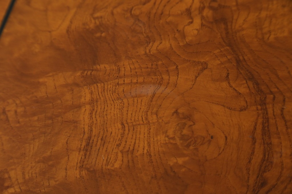 中古　イタリア製　引き出し式コレクションケース付きの象嵌入りローテーブル　(R-085476)