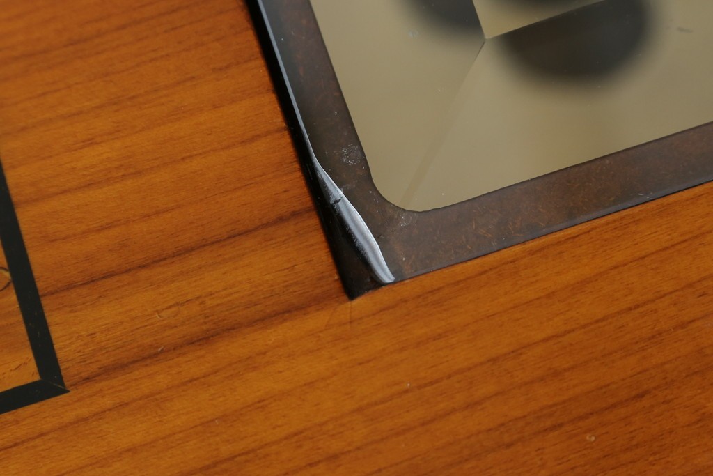 中古　イタリア製　引き出し式コレクションケース付きの象嵌入りローテーブル　(R-085476)