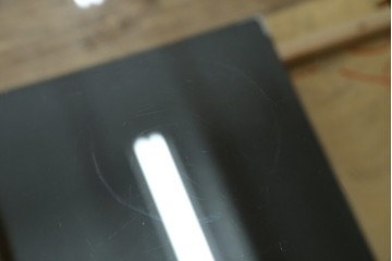 中古　イタリア製　引き出し式コレクションケース付きの象嵌入りローテーブル　(R-085476)