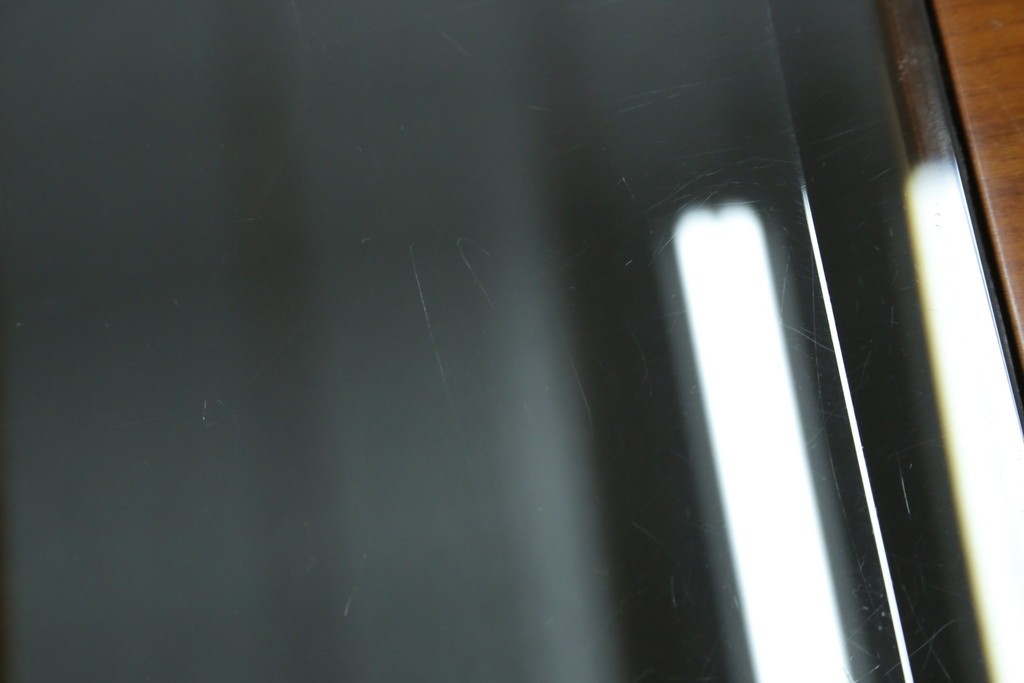 中古　イタリア製　引き出し式コレクションケース付きの象嵌入りローテーブル　(R-085476)