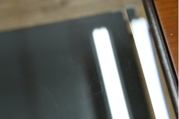 中古　イタリア製　引き出し式コレクションケース付きの象嵌入りローテーブル　(R-085476)