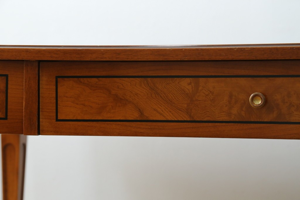 中古　イタリア製　引き出し式コレクションケース付きの象嵌入りローテーブル　(R-085476)