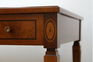 中古　イタリア製　引き出し式コレクションケース付きの象嵌入りローテーブル　(R-085476)