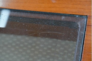 中古　イタリア製　引き出し式コレクションケース付きの象嵌入りローテーブル　(R-085476)