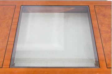 中古　イタリア製　引き出し式コレクションケース付きの象嵌入りローテーブル　(R-085476)