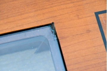 中古　イタリア製　引き出し式コレクションケース付きの象嵌入りローテーブル　(R-085476)