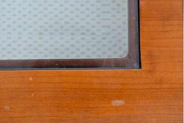 中古　イタリア製　引き出し式コレクションケース付きの象嵌入りローテーブル　(R-085476)