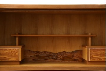 中古　豊かな表情を楽しめる屋久杉のガラス戸付き茶箪笥　定価約25万円　(R-085477)