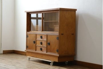 中古　豊かな表情を楽しめる屋久杉のガラス戸付き茶箪笥　定価約25万円　(R-085477)