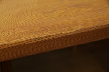 中古　豊かな表情を楽しめる屋久杉のガラス戸付き茶箪笥　定価約25万円　(R-085477)