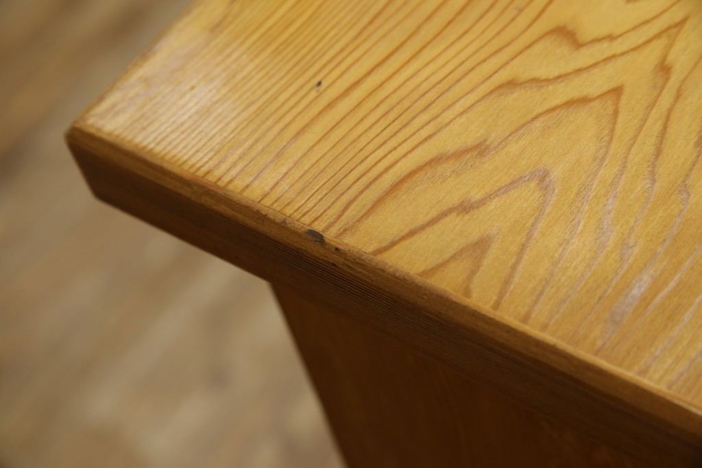 中古　豊かな表情を楽しめる屋久杉のガラス戸付き茶箪笥　定価約25万円　(R-085477)