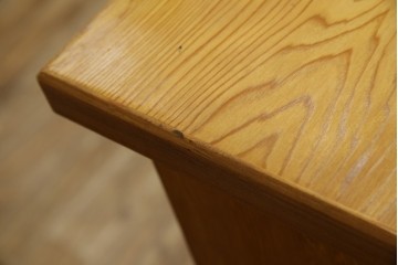 中古　豊かな表情を楽しめる屋久杉のガラス戸付き茶箪笥　定価約25万円　(R-085477)