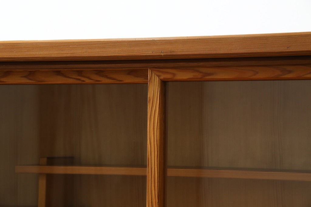 中古　豊かな表情を楽しめる屋久杉のガラス戸付き茶箪笥　定価約25万円　(R-085477)