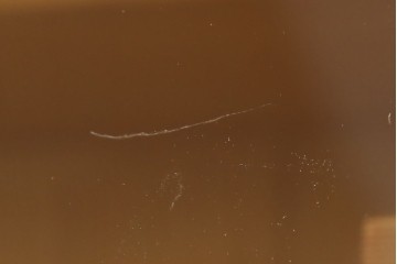 中古　豊かな表情を楽しめる屋久杉のガラス戸付き茶箪笥　定価約25万円　(R-085477)