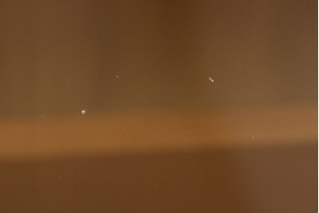 中古　豊かな表情を楽しめる屋久杉のガラス戸付き茶箪笥　定価約25万円　(R-085477)