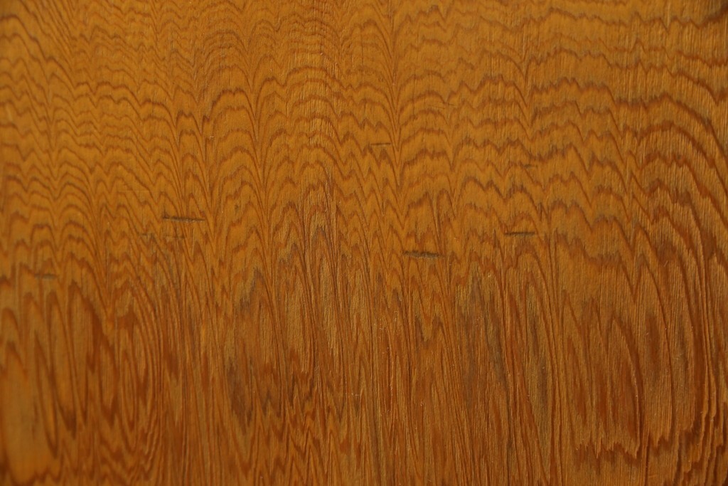 中古　豊かな表情を楽しめる屋久杉のガラス戸付き茶箪笥　定価約25万円　(R-085477)