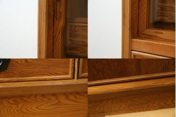 中古　豊かな表情を楽しめる屋久杉のガラス戸付き茶箪笥　定価約25万円　(R-085477)