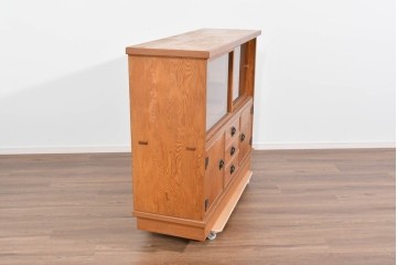 中古　豊かな表情を楽しめる屋久杉のガラス戸付き茶箪笥　定価約25万円相当　(R-085477)