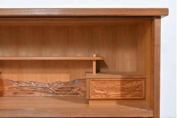 中古　豊かな表情を楽しめる屋久杉のガラス戸付き茶箪笥　定価約25万円相当　(R-085477)