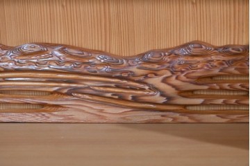 中古　豊かな表情を楽しめる屋久杉のガラス戸付き茶箪笥　定価約25万円相当　(R-085477)