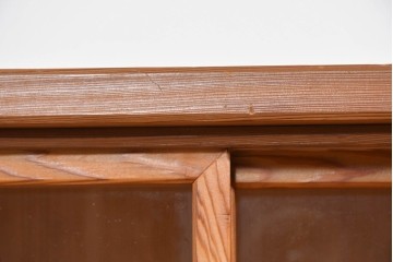 中古　豊かな表情を楽しめる屋久杉のガラス戸付き茶箪笥　定価約25万円相当　(R-085477)